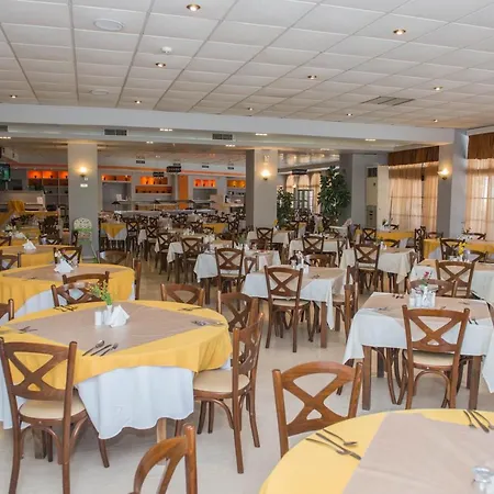 מלון Alexander The Great 4*